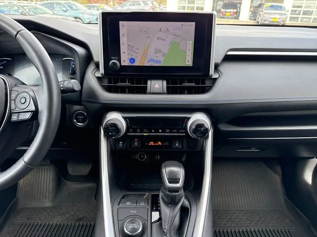 2024 Toyota RAV4 SE - Photo 21