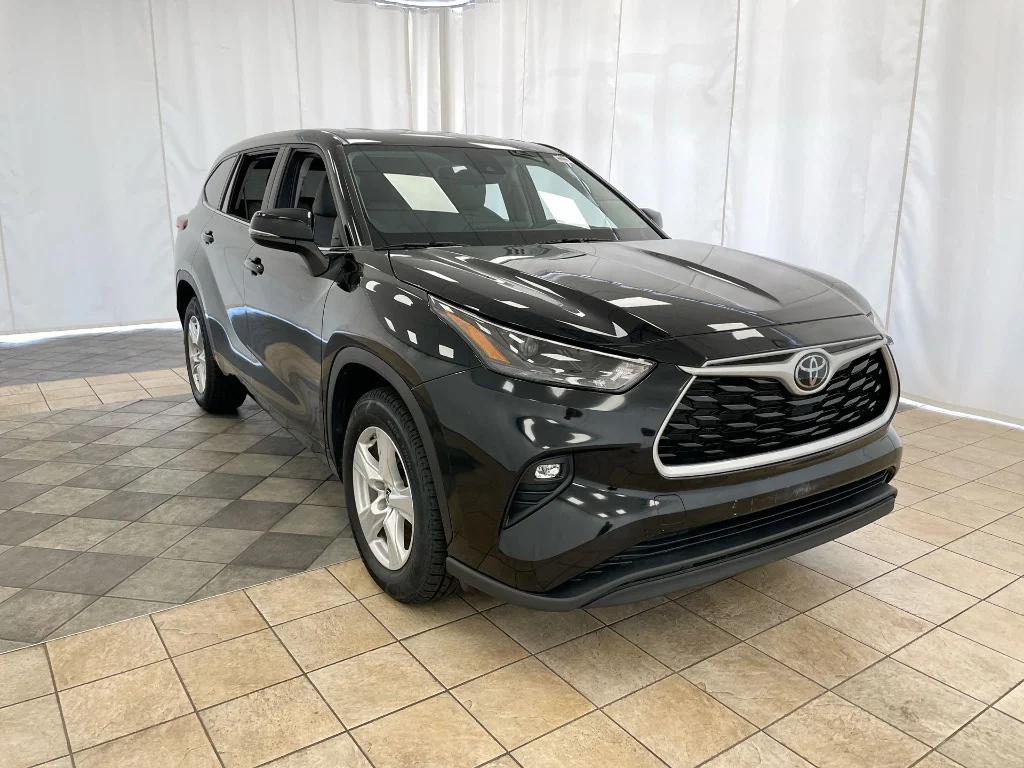 Used 2023 Midnight Black Metallic Toyota LE image 34