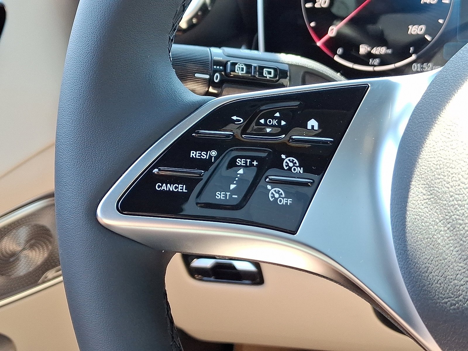 New 2026 Polar White Mercedes-Benz GLC 300 image 28