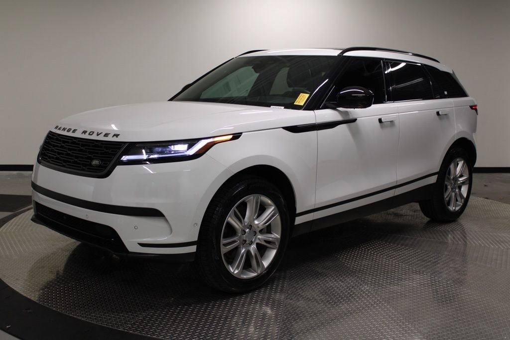 Used 2025 White Land Rover S image 1