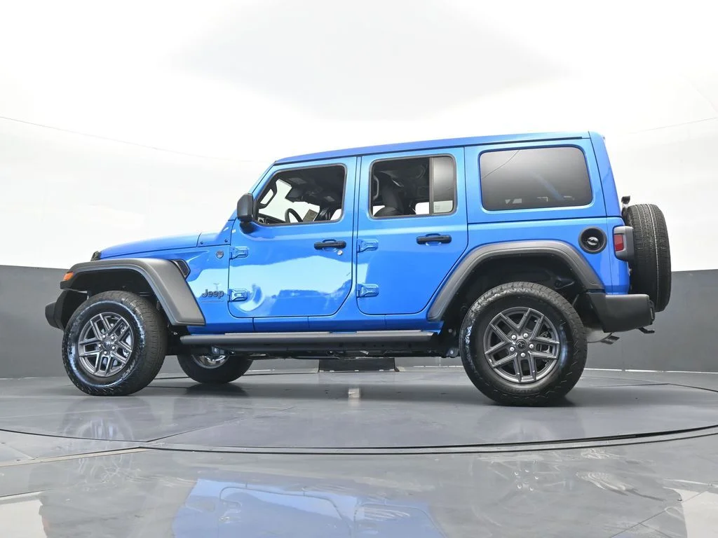 Used 2025 Hydro Blue Pearl Coat Jeep Sport S image 51