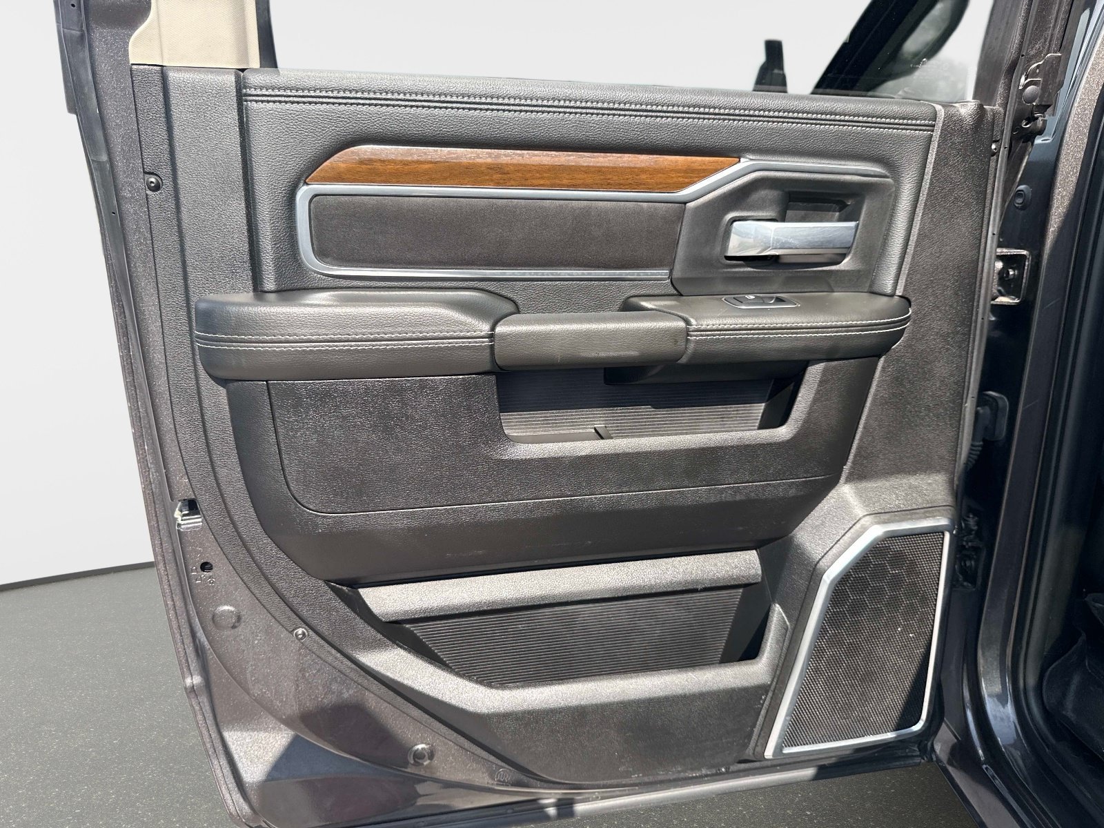 Used 2024 Granite Crystal Metallic Clearcoat Ram Laramie image 11