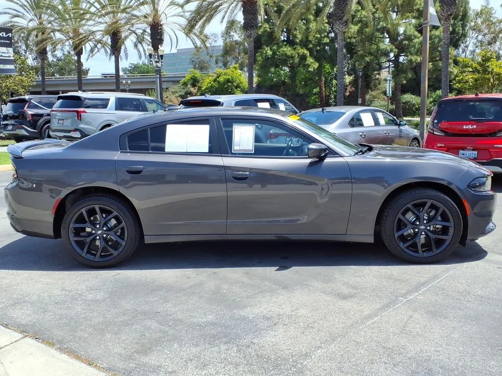 Used 2022 Gray Dodge SXT image 3