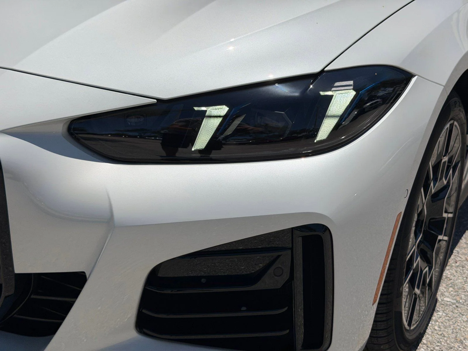 New 2026 Mineral White Metallic BMW M440i image 9