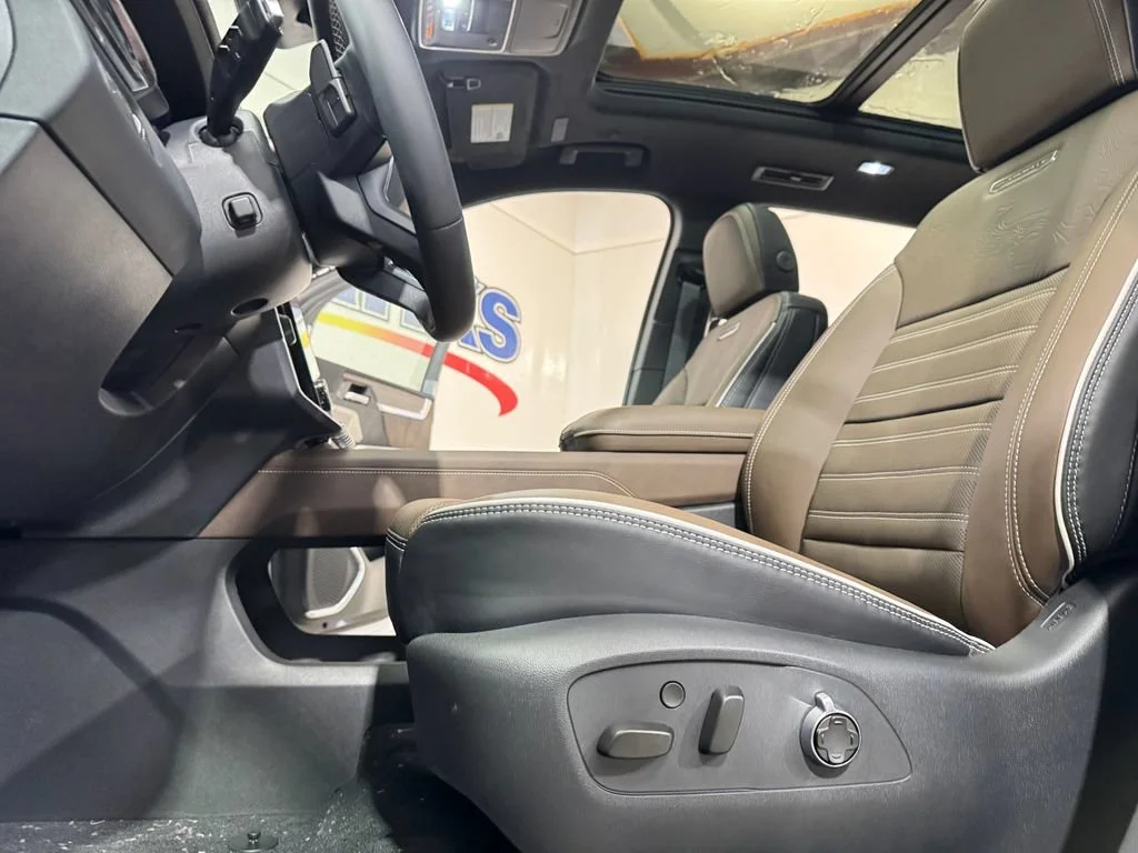 2027 GMC Acadia Denali Ultimate - Photo 8