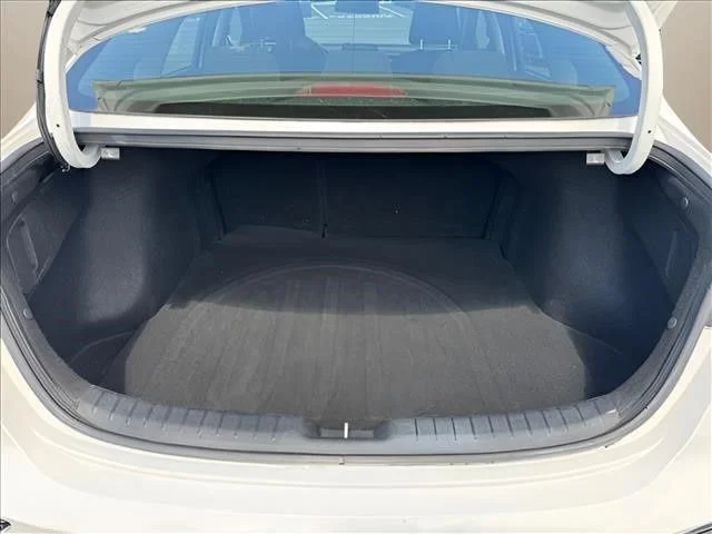 Used 2020 White Kia LXS image 16