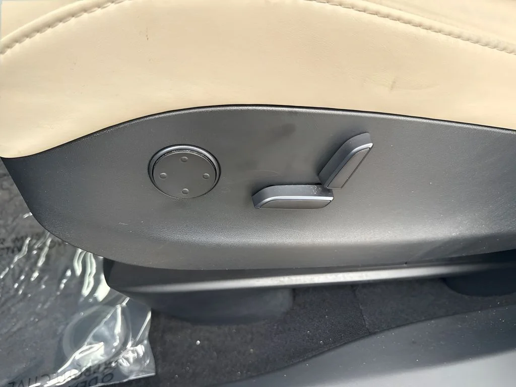Used 2019  Tesla 100D image 10