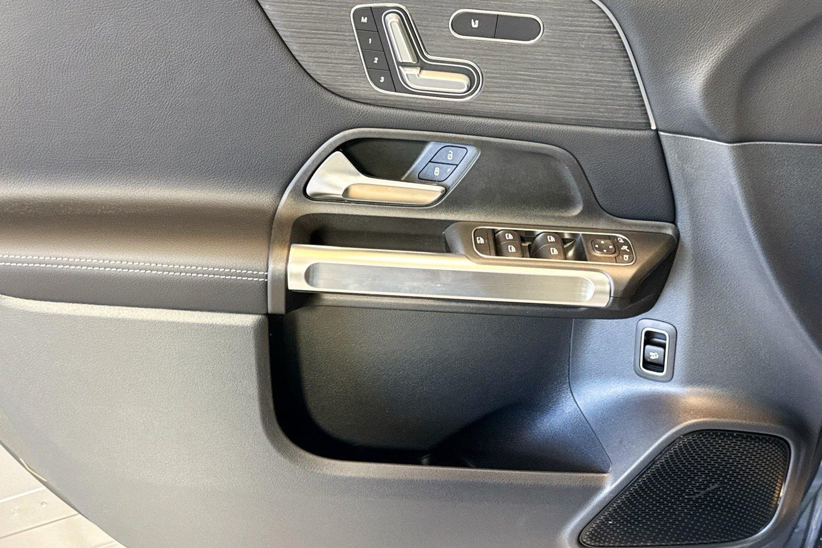 New 2026 Mountain Grey Metallic Mercedes-Benz GLB 250 image 16