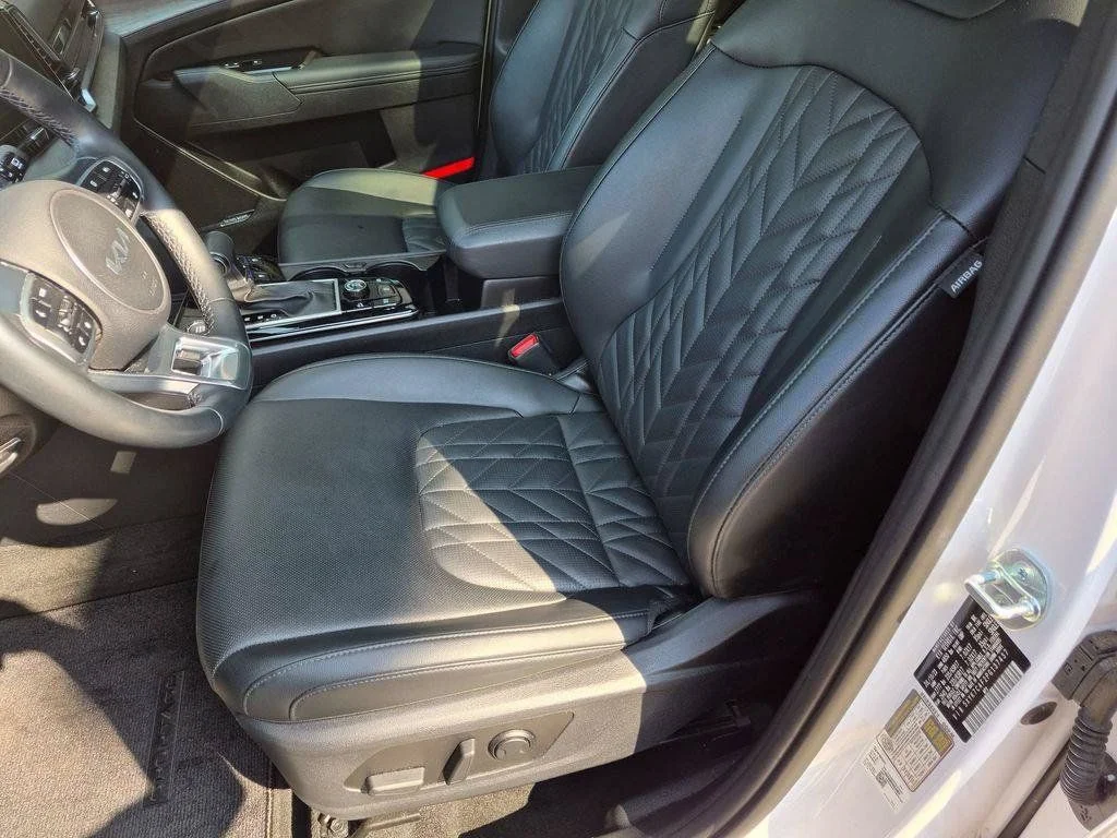 Used 2023 White Kia X-Pro Prestige image 25