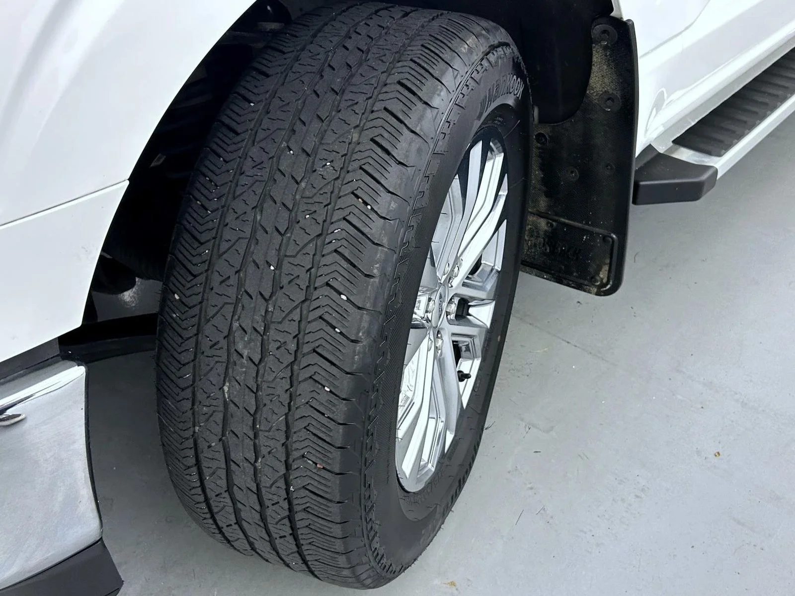 Used 2025 White Ford Lariat image 25
