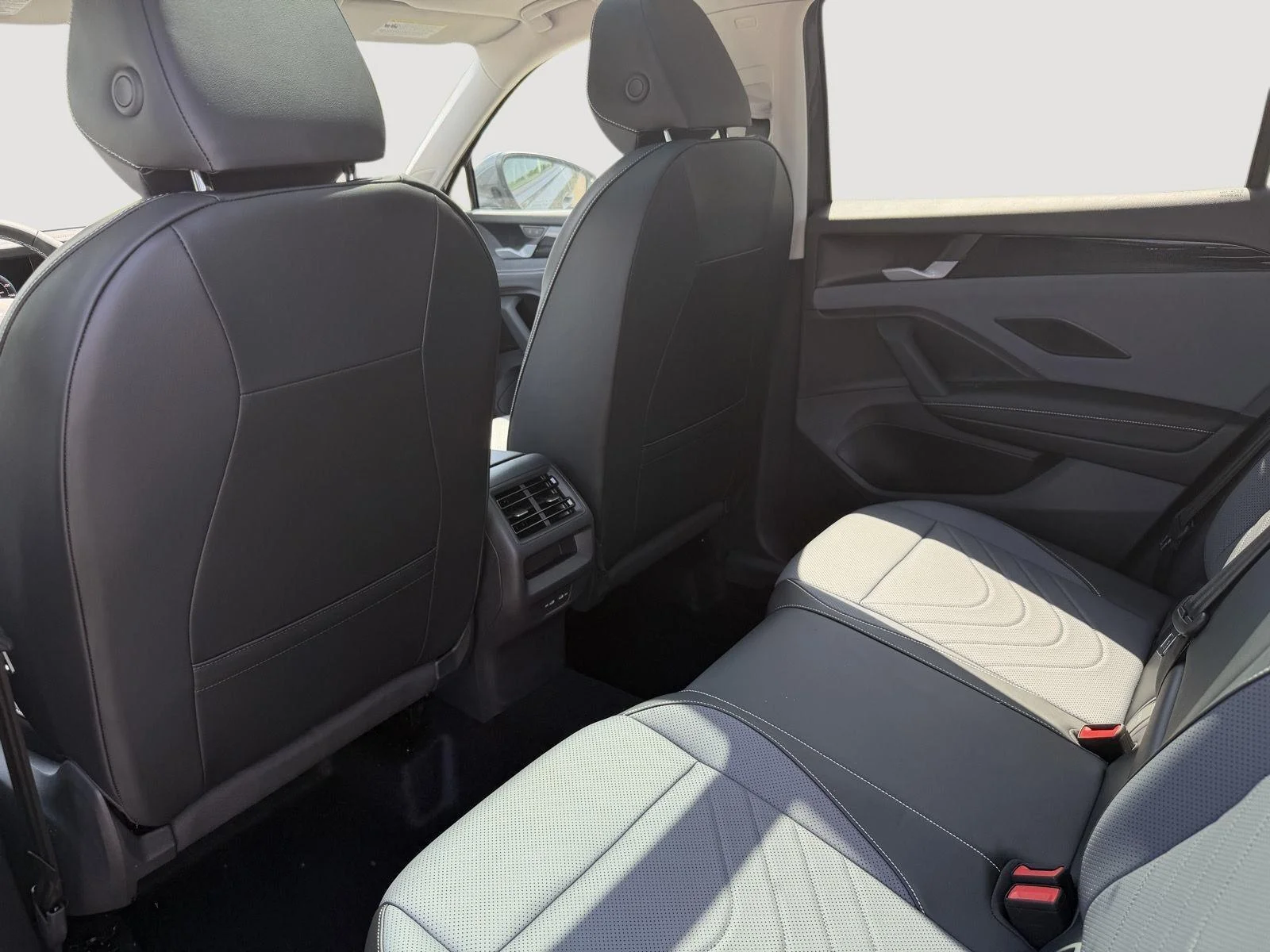 New 2026 Platinum Gray Metallic Volkswagen SE image 6