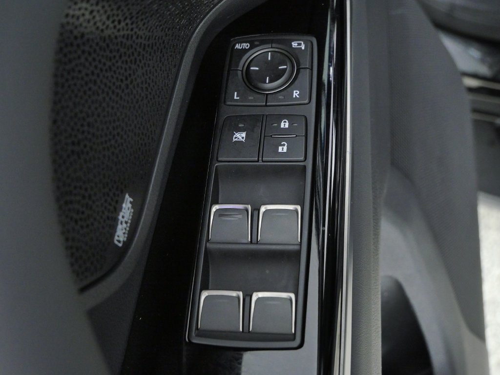 Used 2025 Black Lexus 600 Luxury image 35