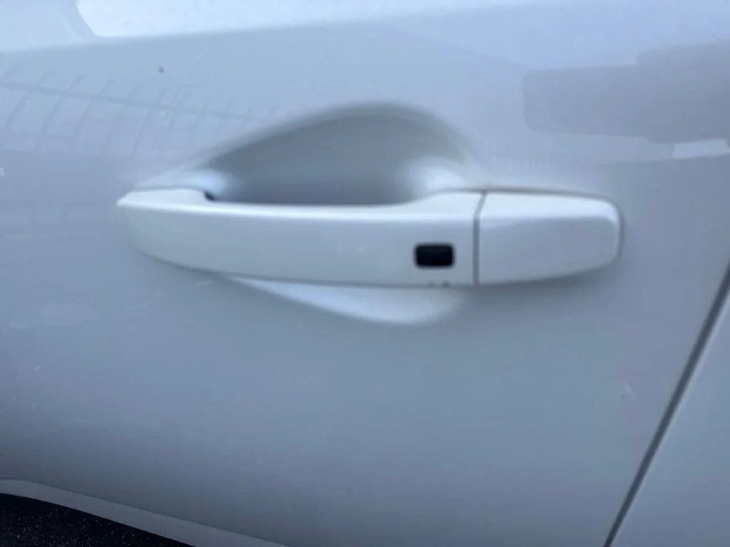 Used 2025 White Kia S image 10