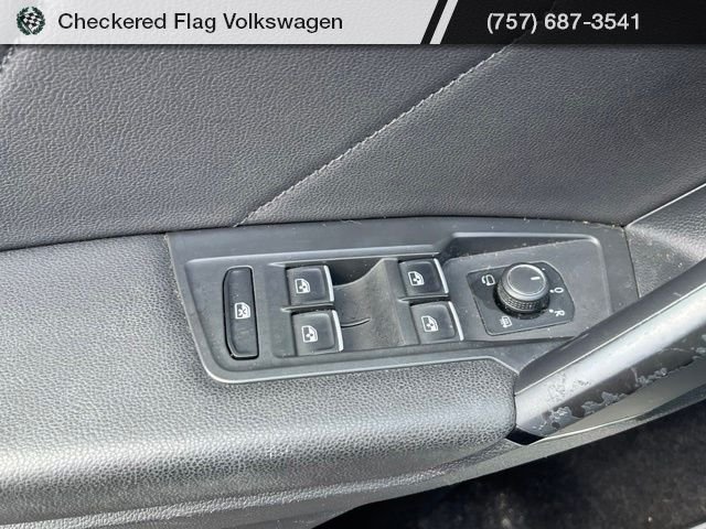 Used 2019 Pure White Volkswagen 2.0T SEL Premium 4Motion image 16
