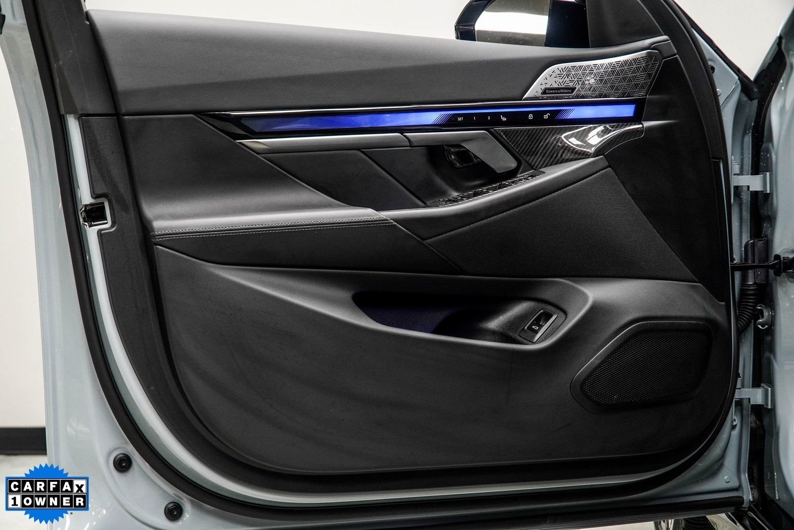Used 2025 Gray BMW M60 image 33