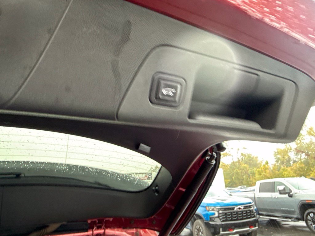 Used 2022 Red Buick Essence image 14