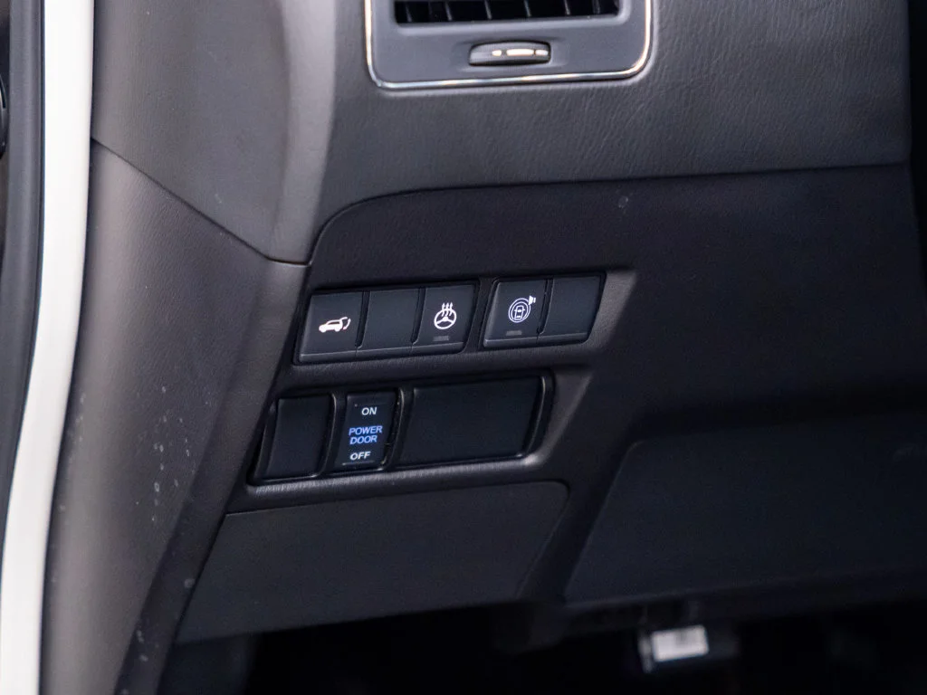 Used 2023 Black Nissan Platinum image 22
