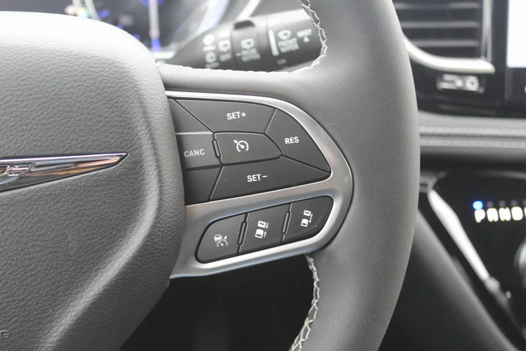 2026 Chrysler Pacifica Select - Photo 18