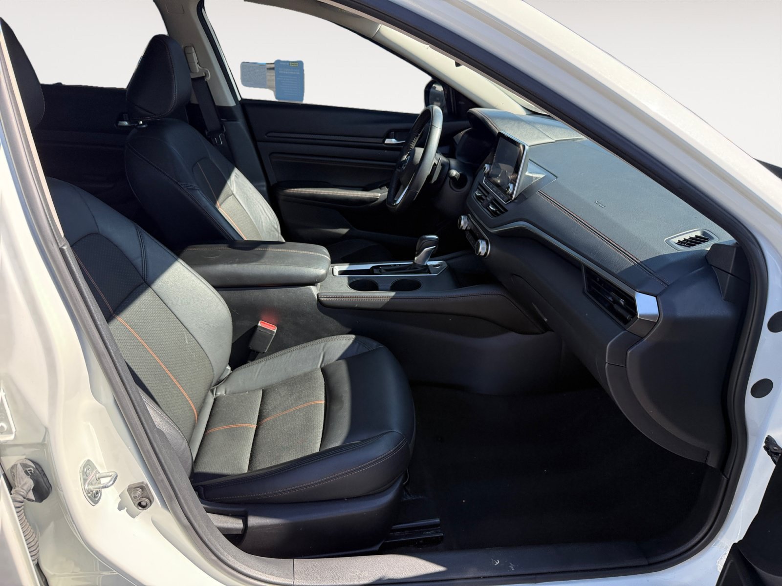 Used 2022 Pearl White Tricoat NISSAN 2.0 SR image 19