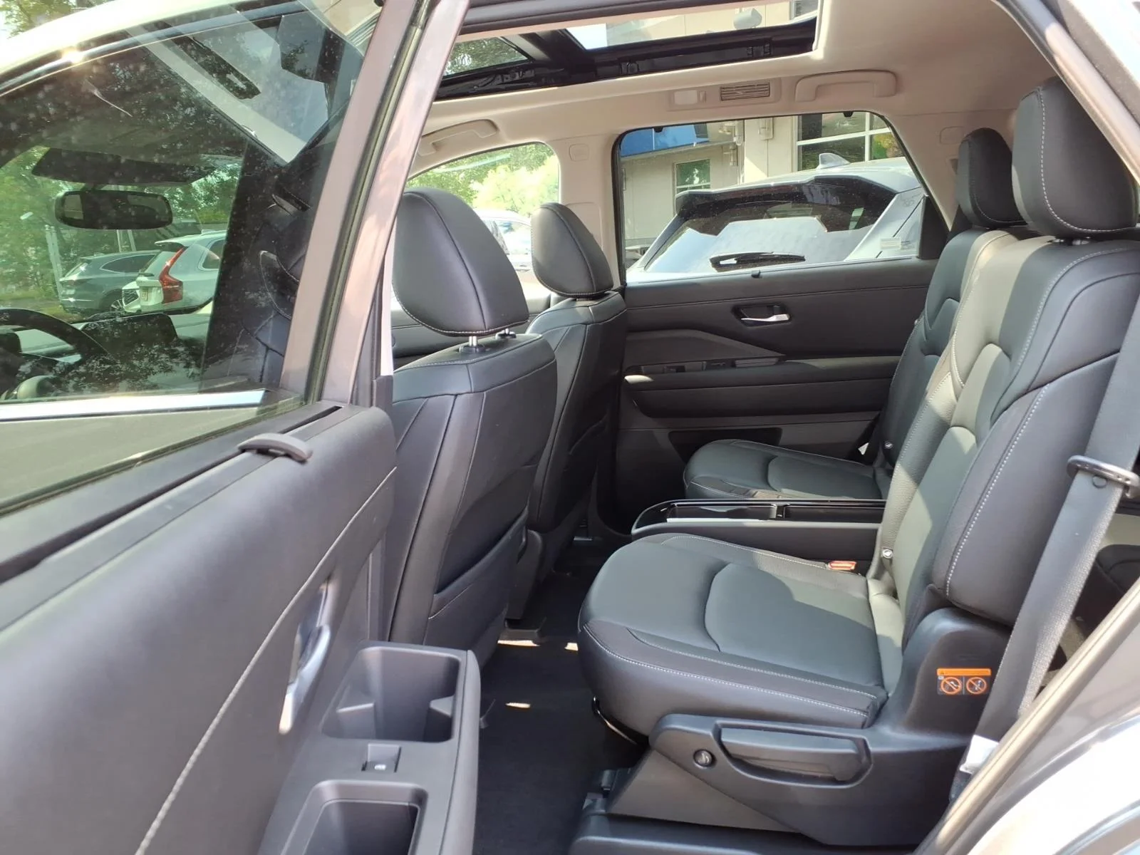 Used 2022 Gun Metallic (kad) Nissan SL image 16