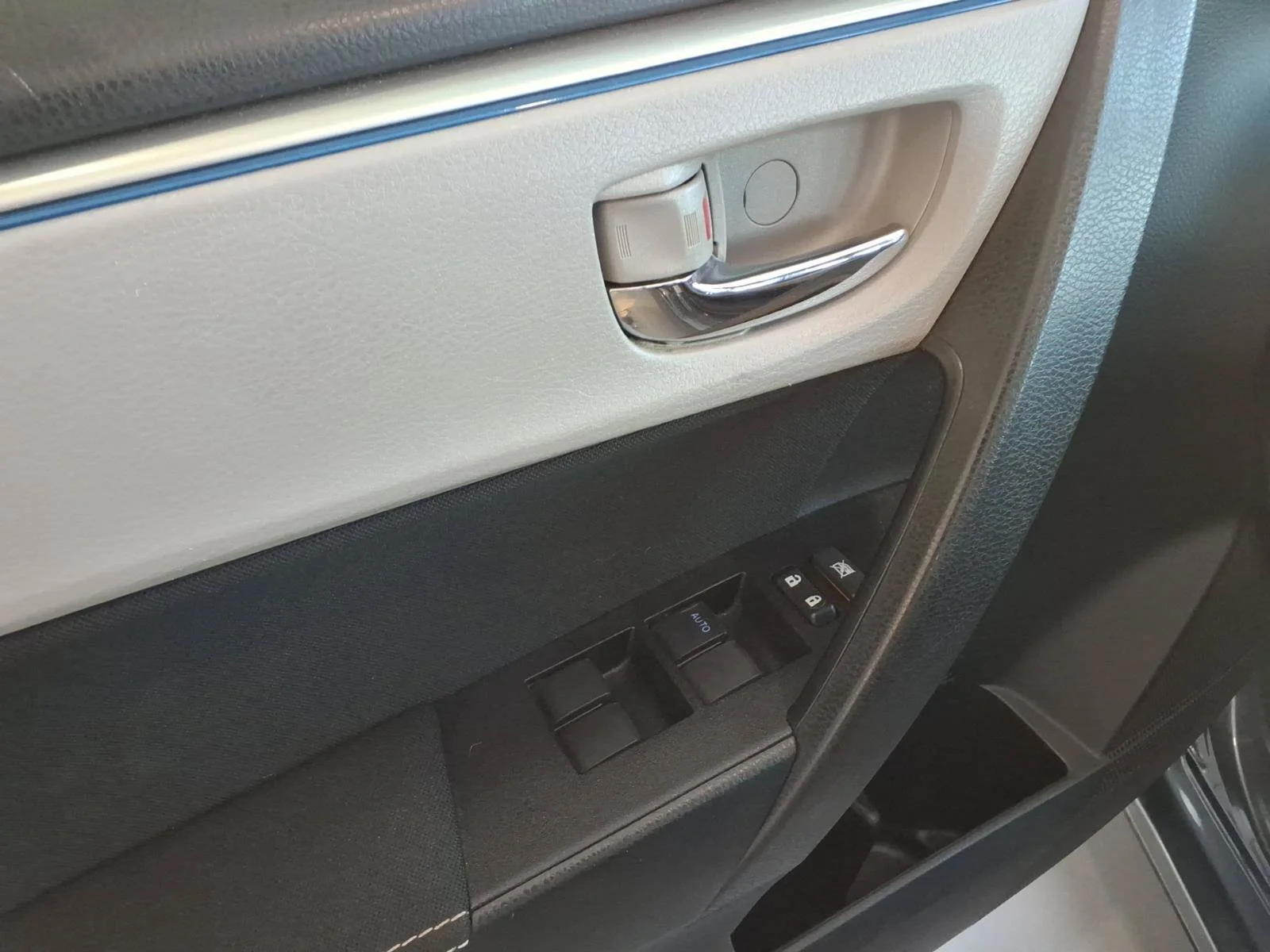 2014 Toyota Corolla LE Eco - Photo 12