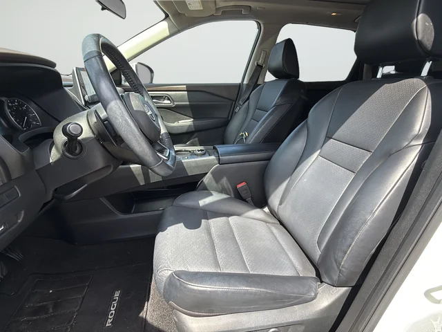 Used 2023 White Nissan SV image 4