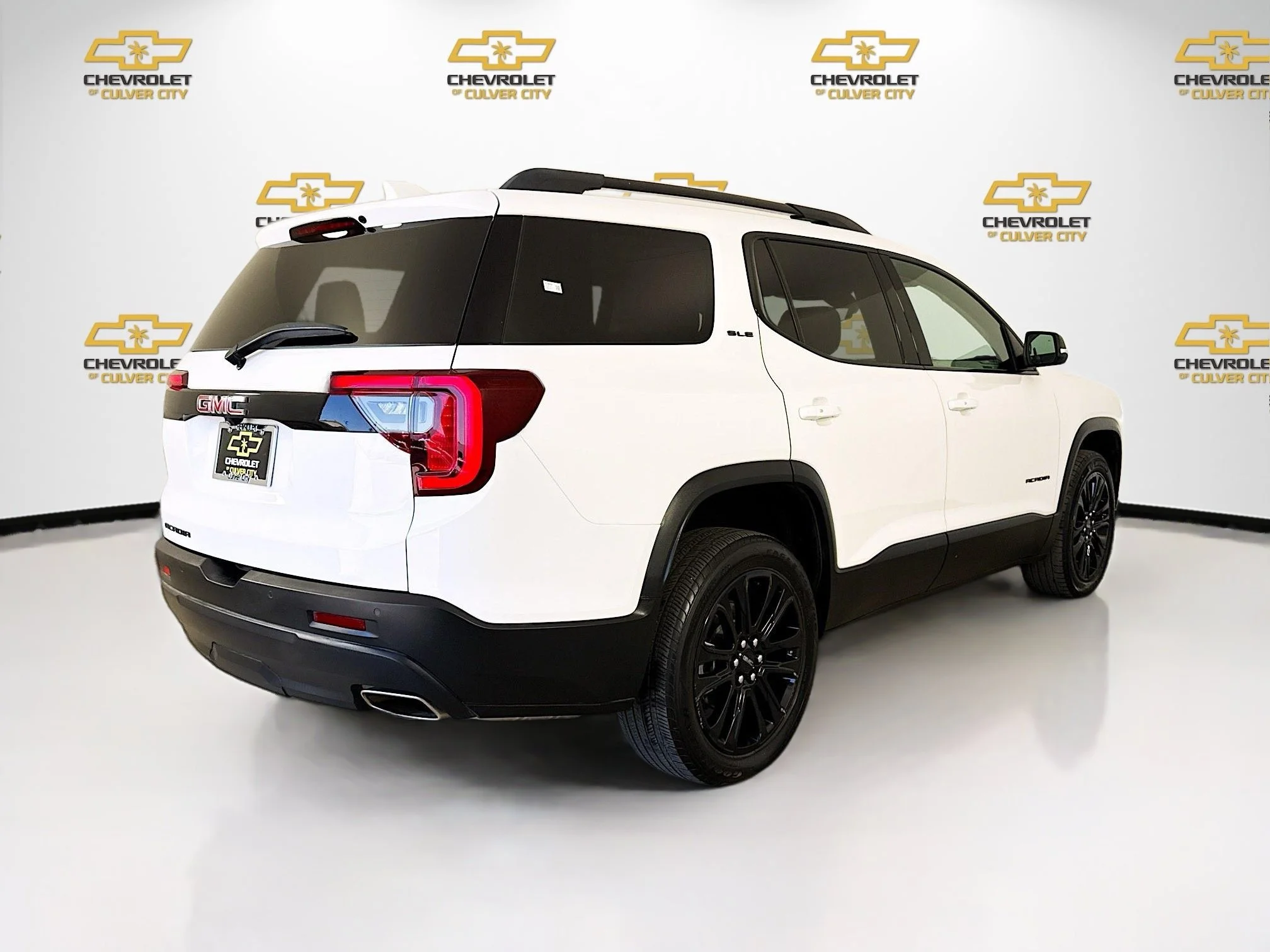 Used 2023 Summit White GMC SLE image 8