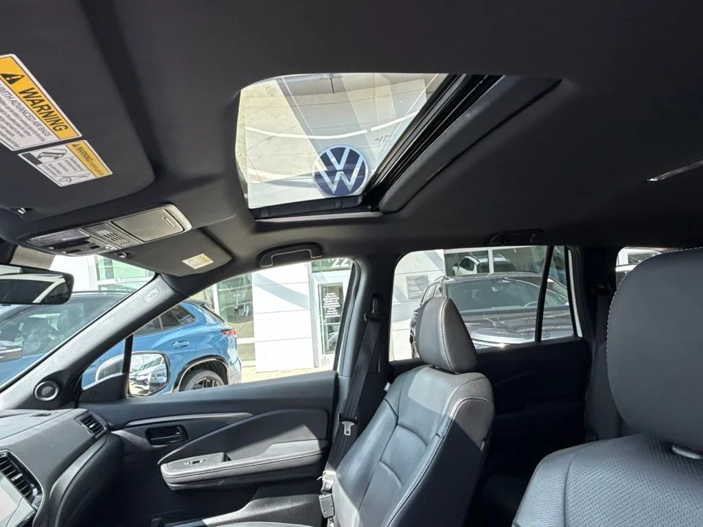 Used 2024 Platinum White Pearl Honda EX-L image 16