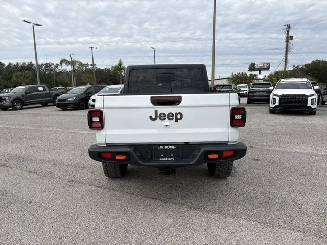 New 2026 Bright White Clear-Coat Exterior Paint Jeep Mojave image 5