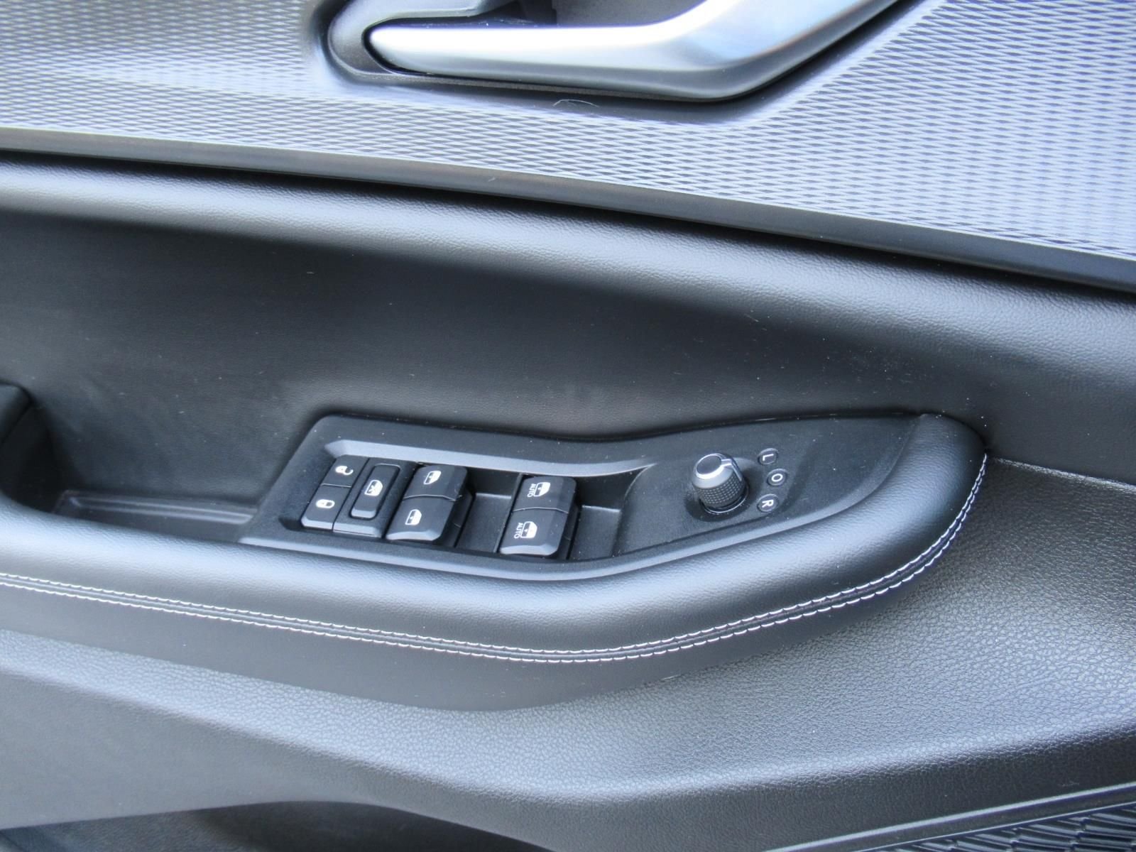 Used 2023 Black Jeep Altitude X image 21