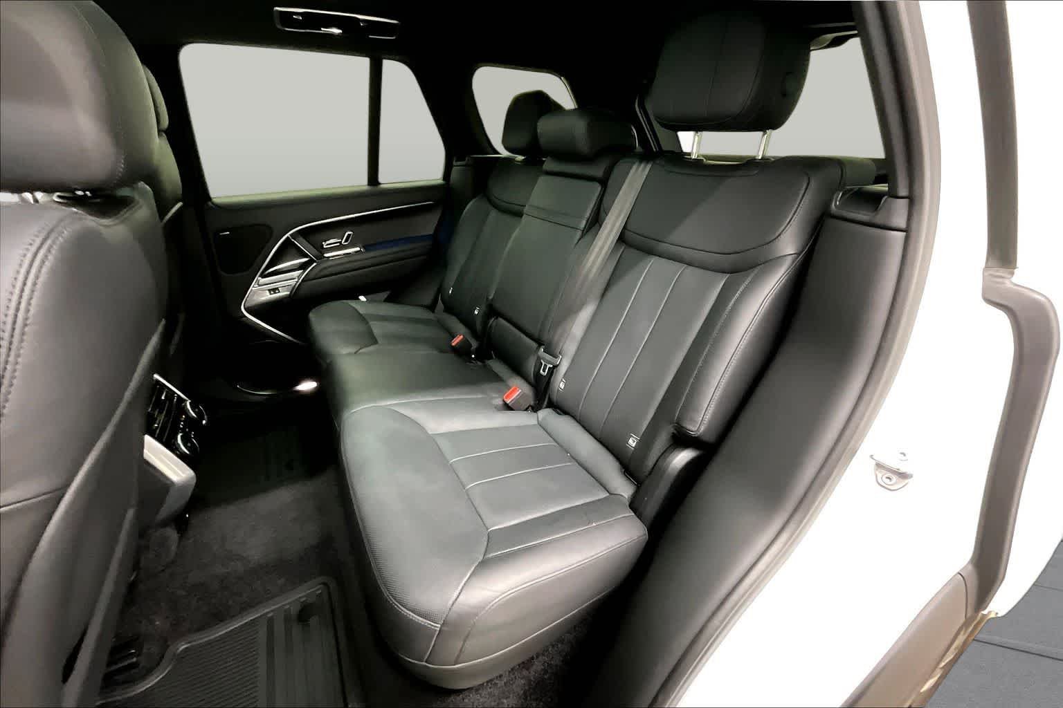 Used 2023 Fuji White Land Rover SE image 21