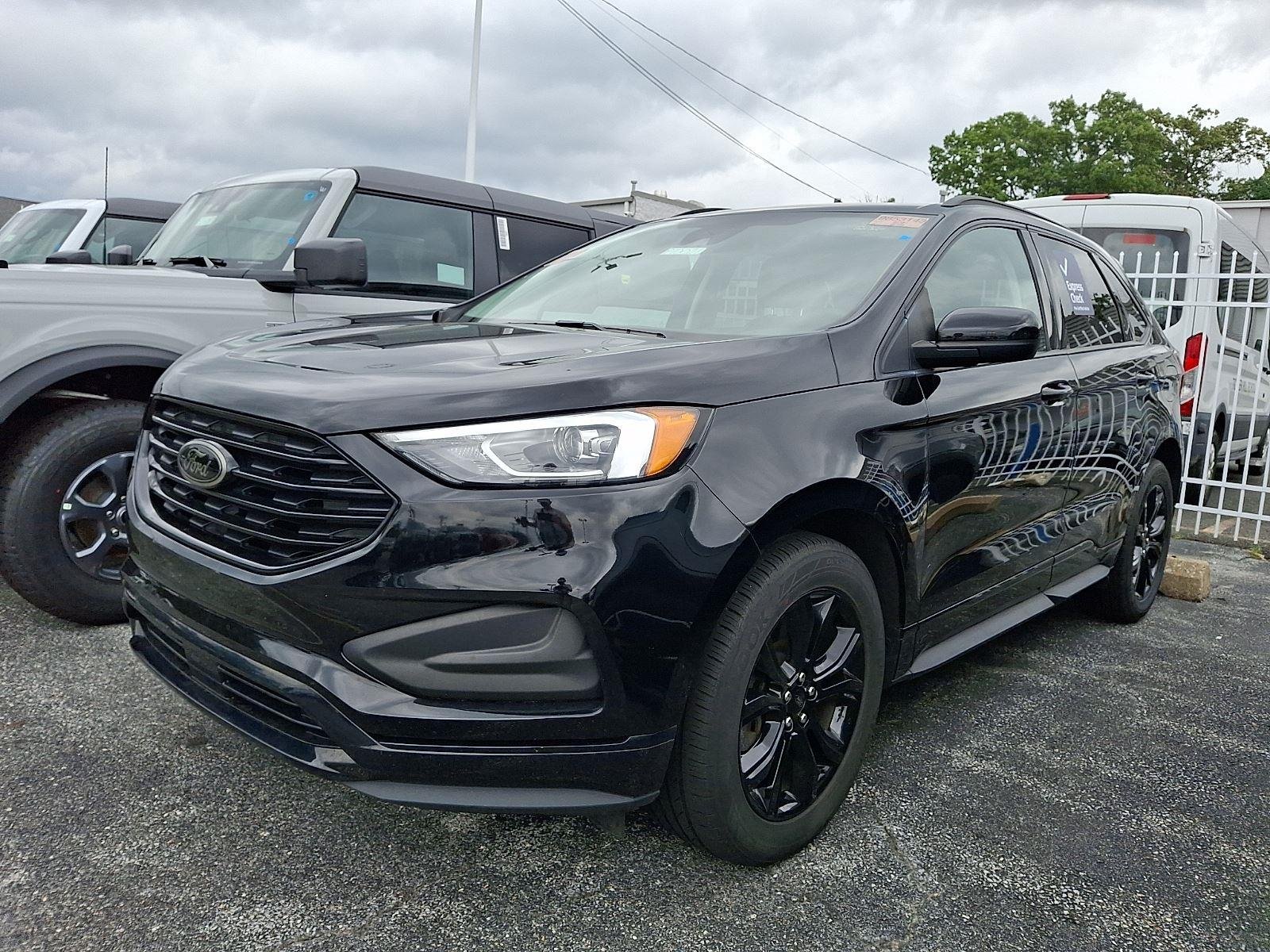 Certified Used 2022 Agate Black Ford SE image 3
