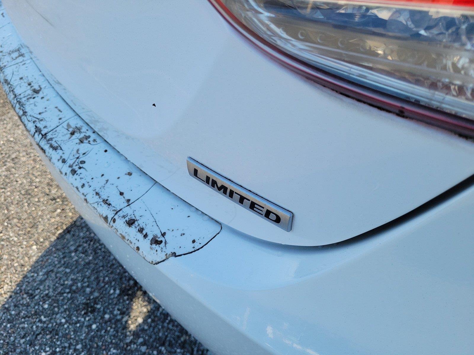 Used 2013 Shimmering White Hyundai Limited image 8