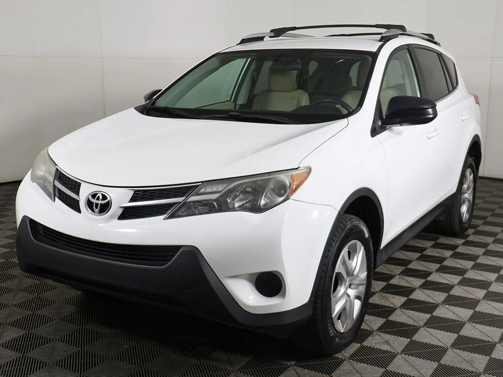 Used 2013 White Toyota LE image 5