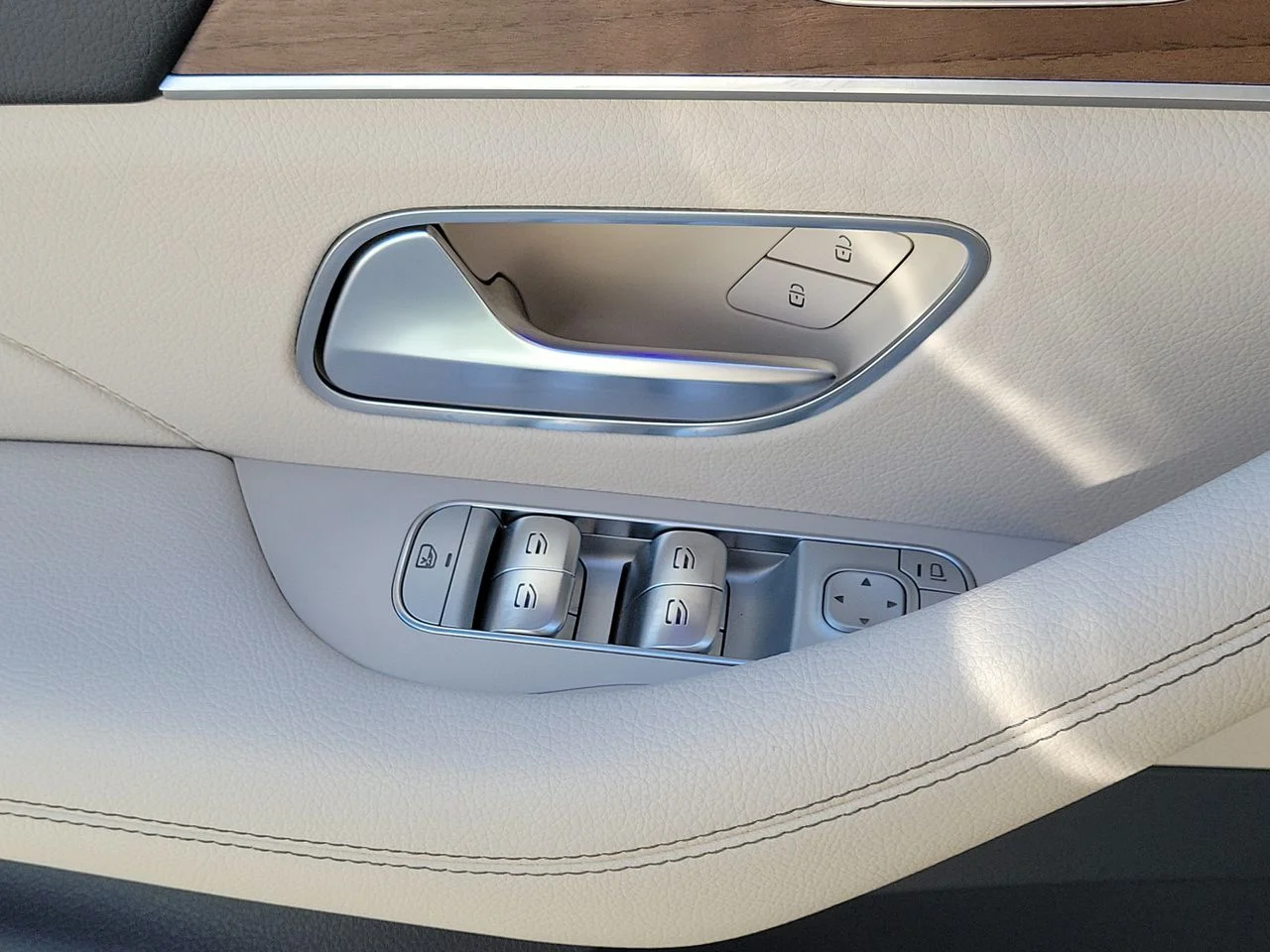 Certified Used 2023 White Mercedes-Benz GLE 350 image 25
