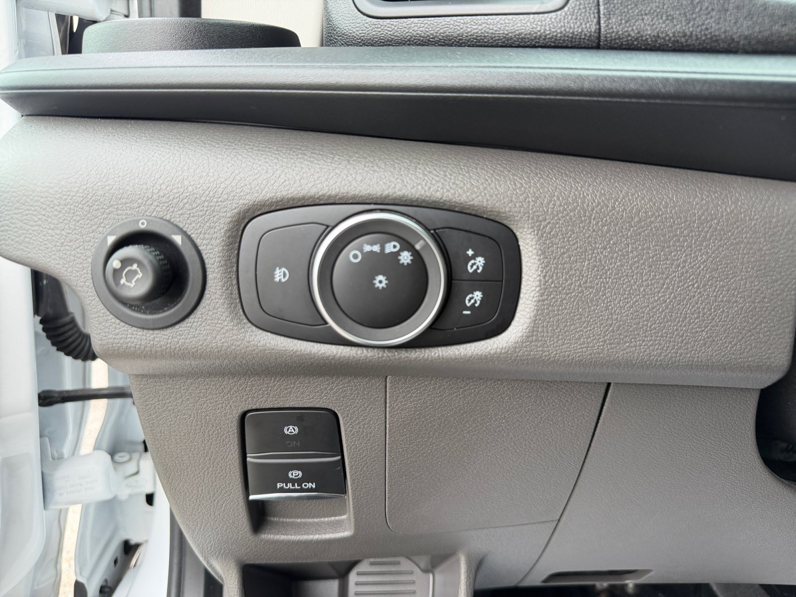 Certified Used 2025 Oxford White Ford  image 24
