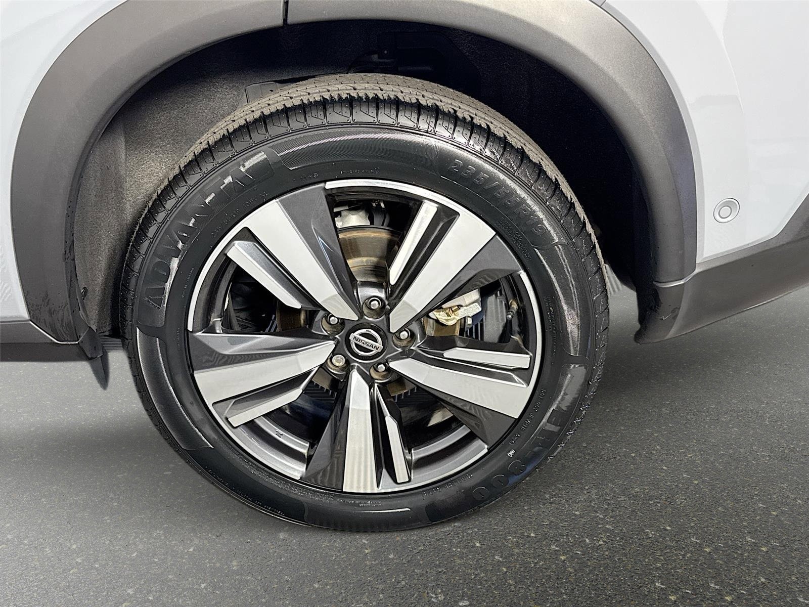 Used 2021 Boulder Gray Pearl Nissan Platinum image 32