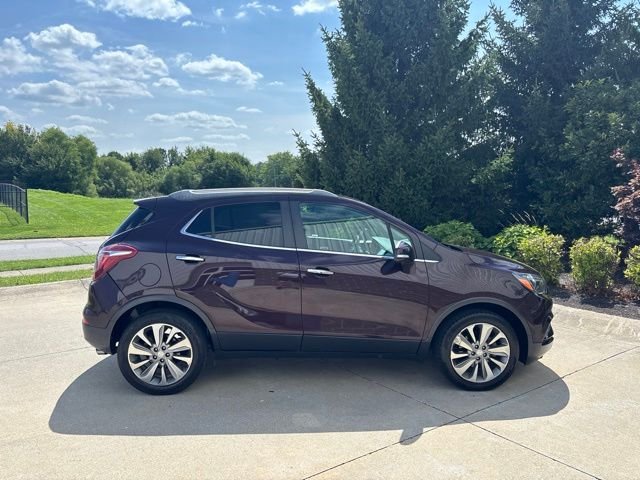 Used 2018 Red Buick Preferred image 4