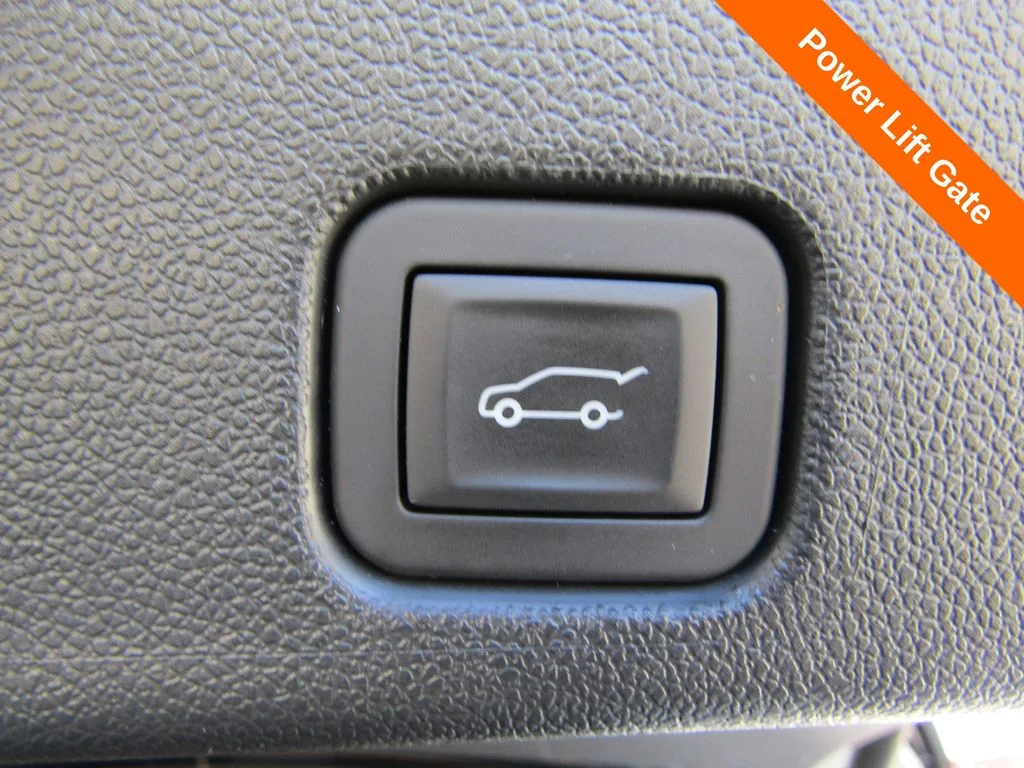 Used 2025 White Buick Preferred image 22