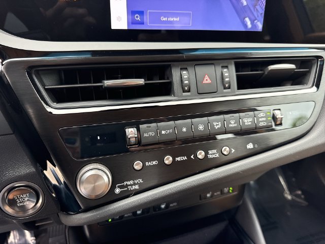 2024 Lexus ES 350 - Photo 19