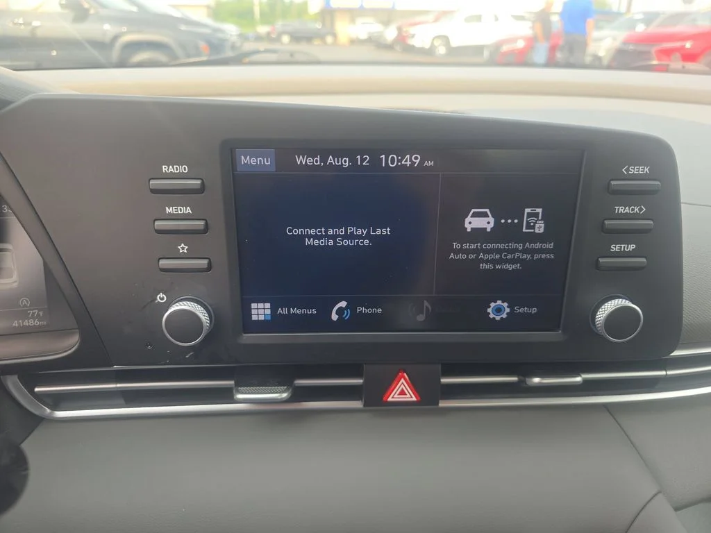 Used 2022 Phantom Black Hyundai SE image 11