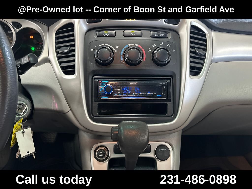 Used 2006  Toyota V6 image 18