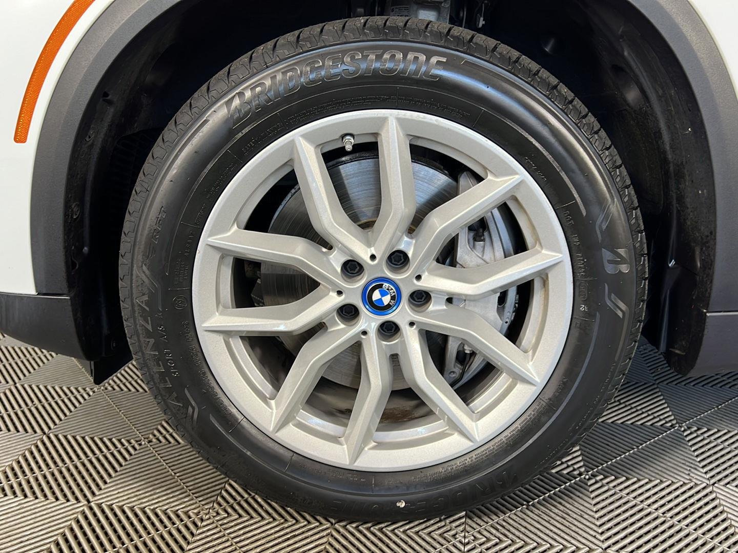 Certified Used 2023 Alpine White BMW xDrive45e image 15