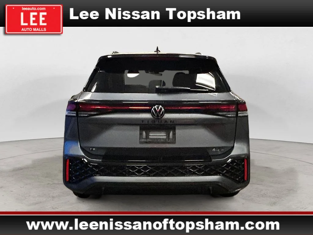Used 2025 Gray Volkswagen SE R-Line Black image 5