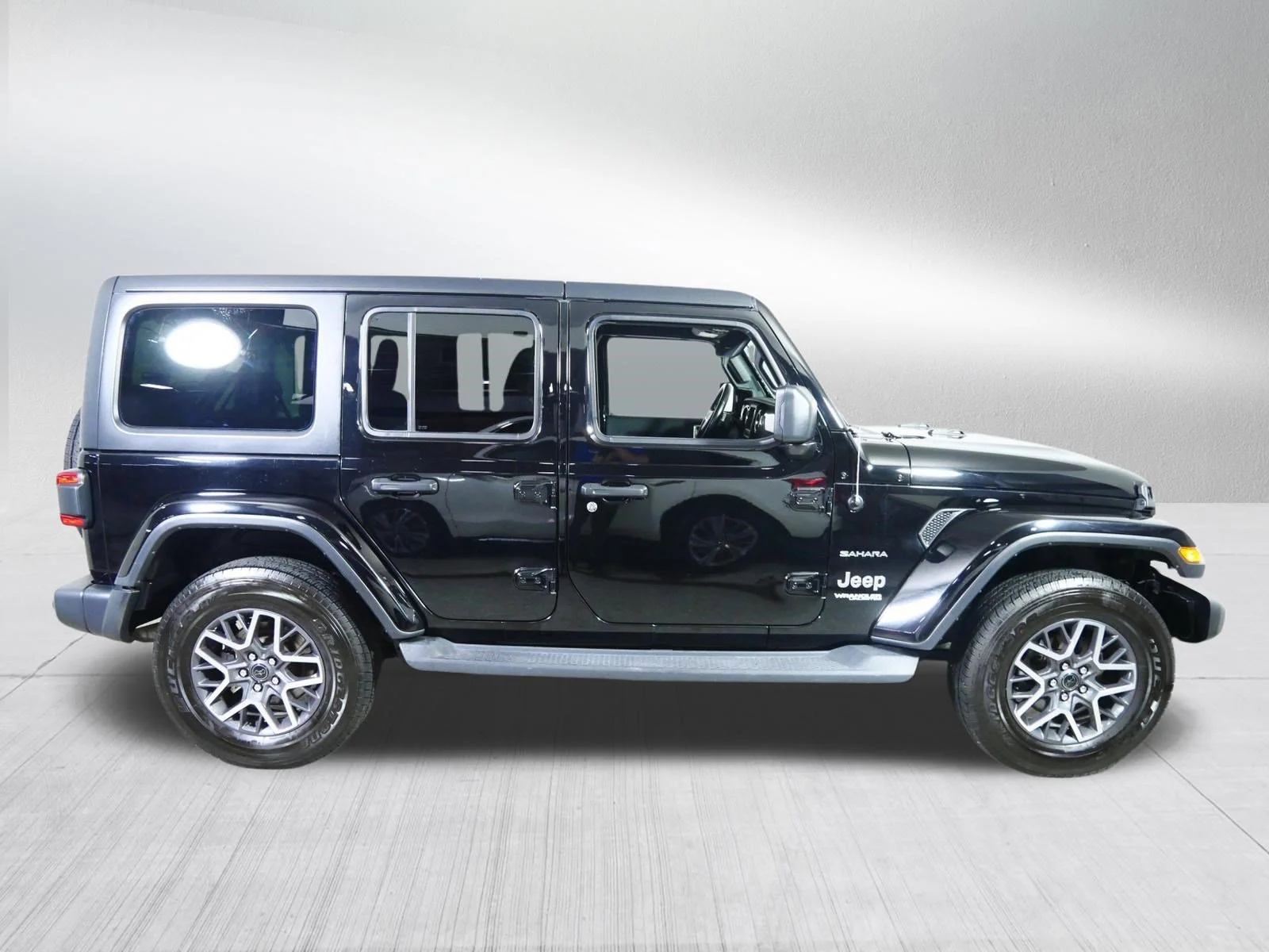 Used 2019 Black Clearcoat Jeep Sahara image 8