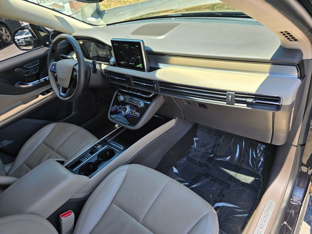 Used 2022 Black Metallic Lincoln Standard image 27