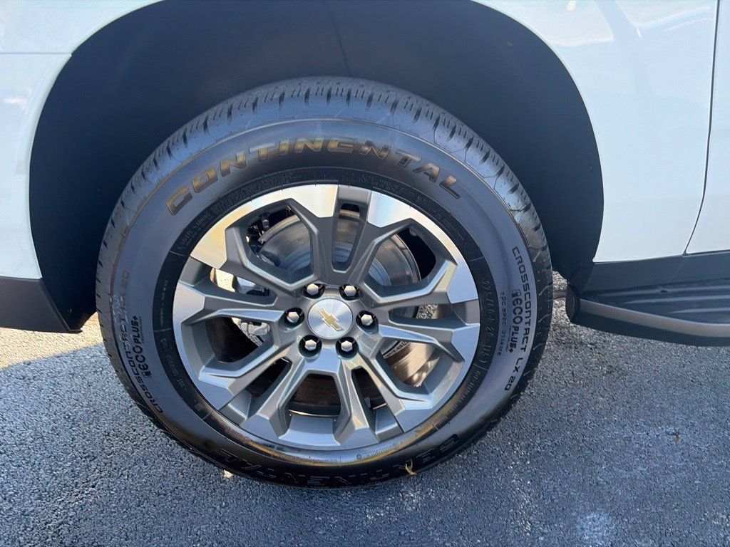 2026 Chevrolet Suburban LT - Photo 11