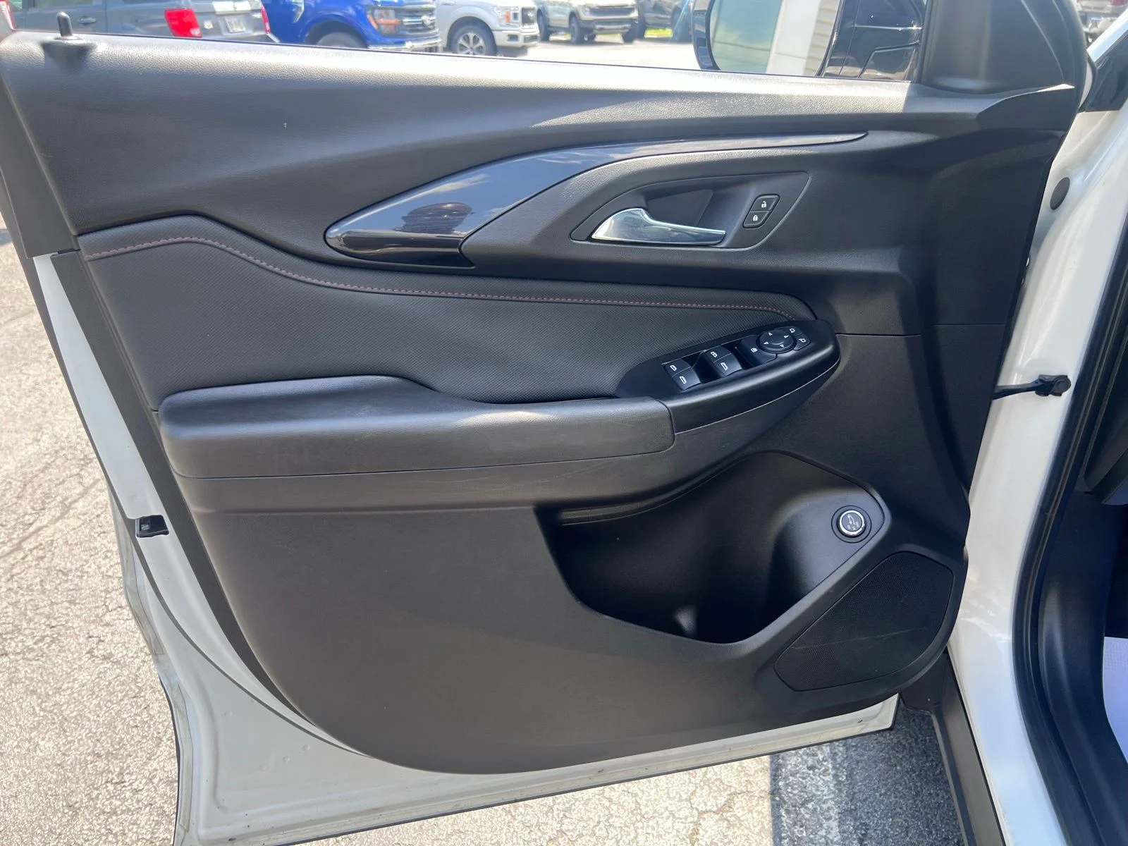 Used 2021 Iridescent Pearl Tricoat Chevrolet RS image 25