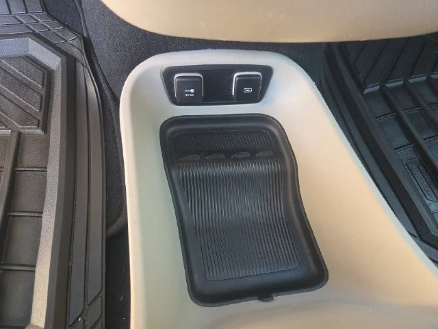 Used 2021 White Chrysler Touring L image 4
