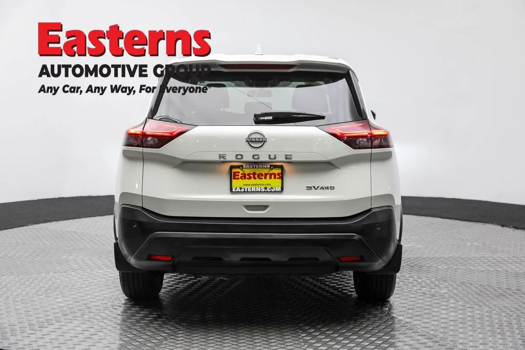 Used 2022 White Nissan SV image 5